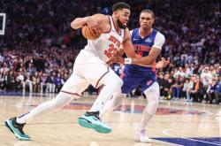 赛地聚焦——NBA季后赛集结日热度飙升；犹他爵士防线松动；话题不断；球探报告显示潜力的简单介绍-多宝体育