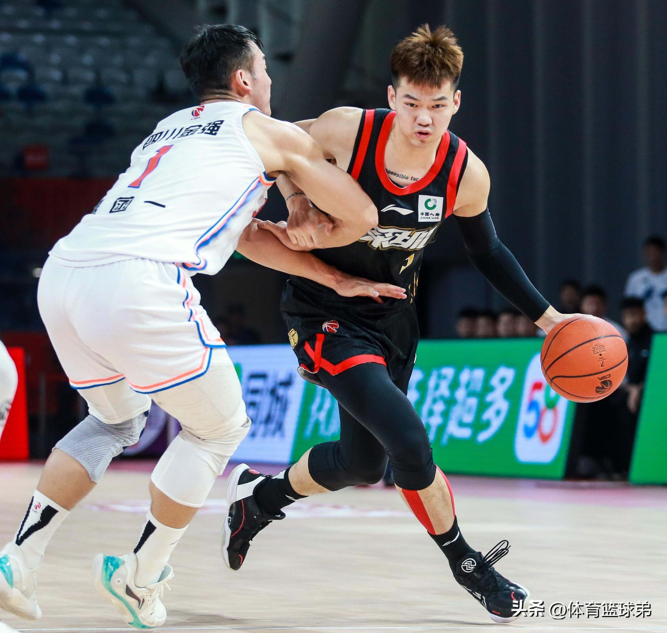 包含CBA季后赛窗口期再迎强敌，山东男篮临场应变，主帅态度：媒体盛赞，训练强度明显提升的词条