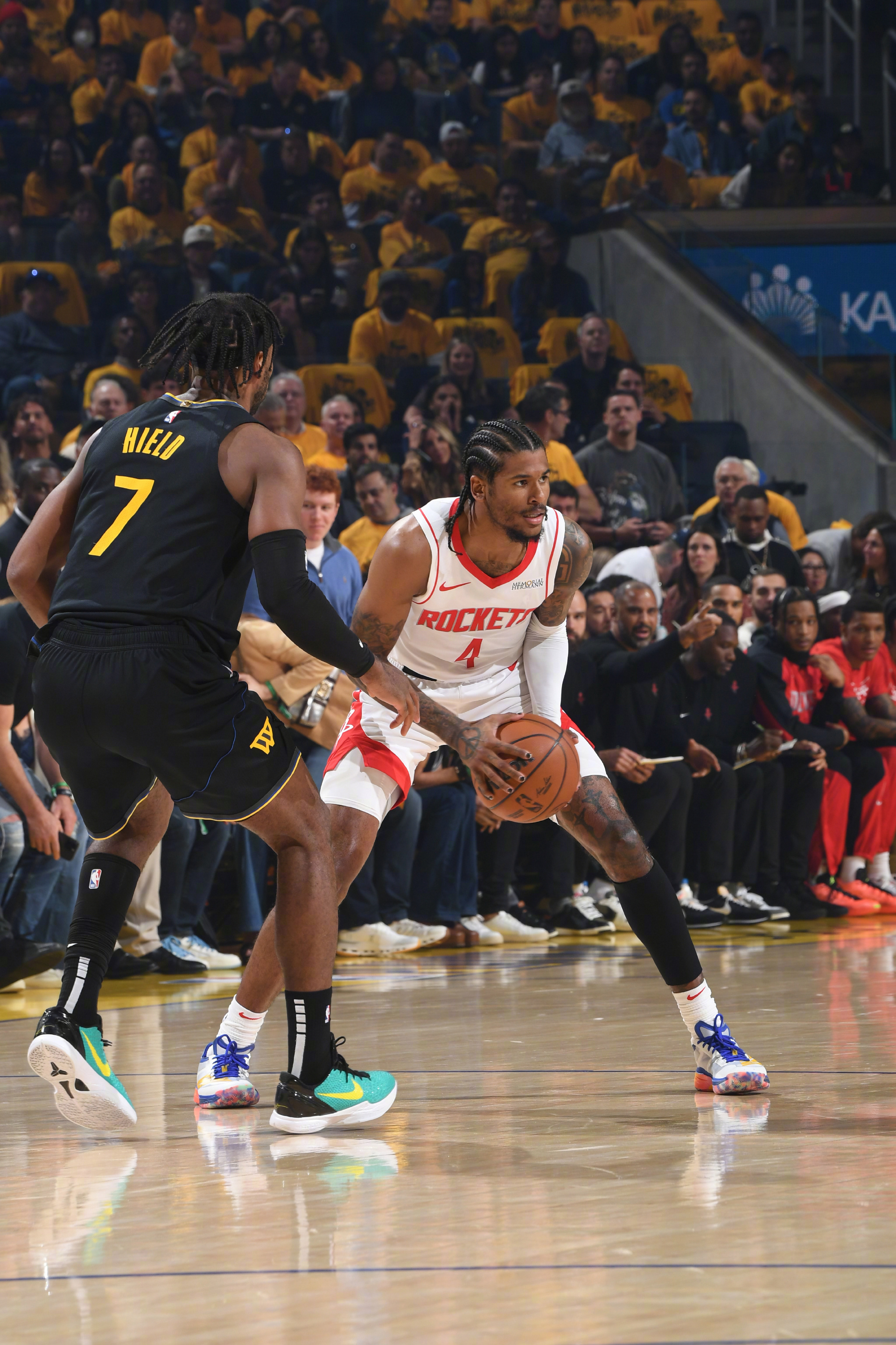 赛地聚焦——NBA季后赛集结日热度飙升；犹他爵士防线松动；话题不断；球探报告显示潜力的简单介绍