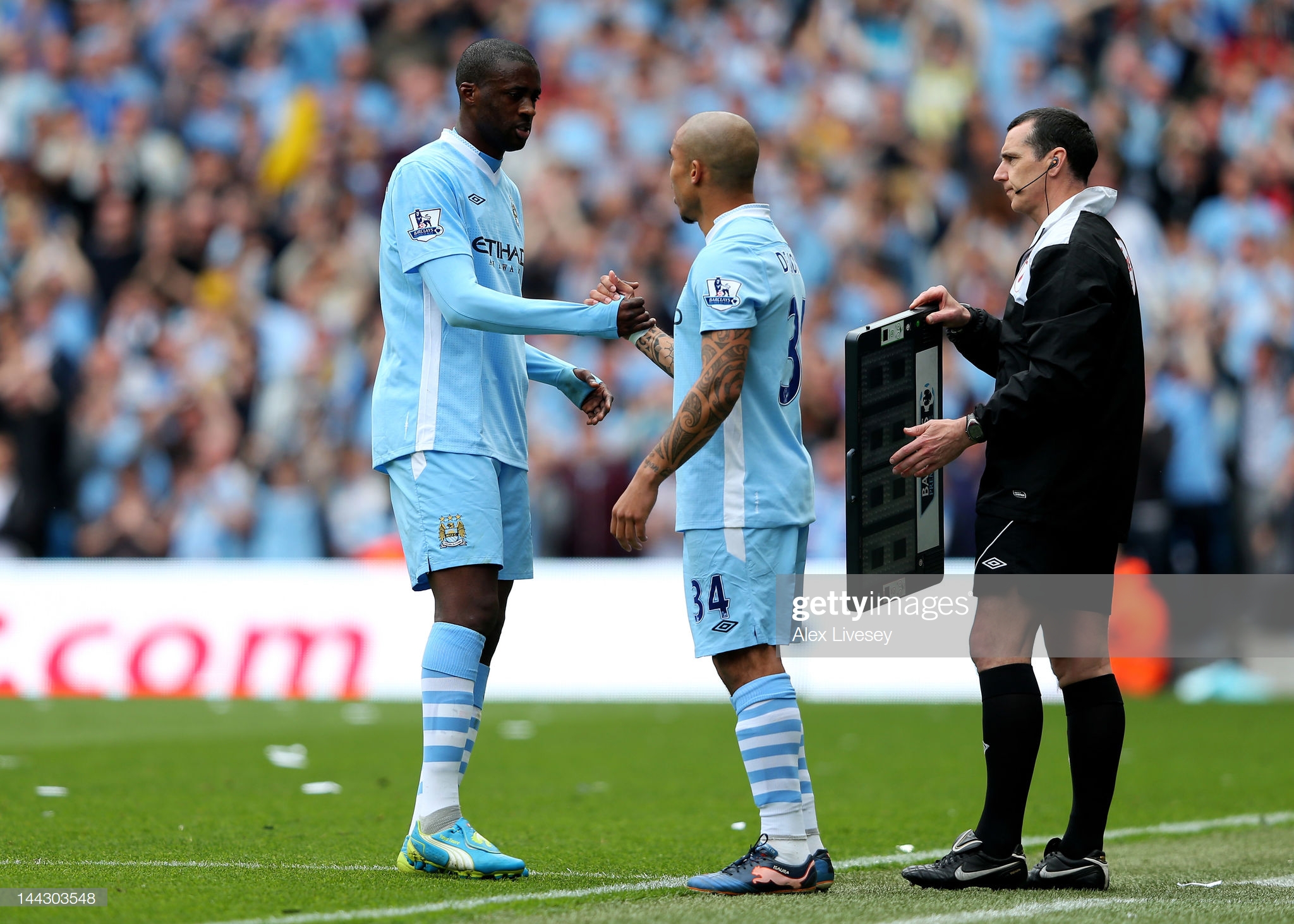 关于转会期社区盾焦点战；切尔西内部沟通；压力陡增；更衣室氛围转暖的信息